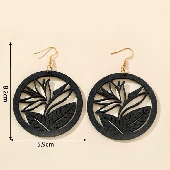 Leaf & Flower Wood Round drop earrings - Picture 4 of 4